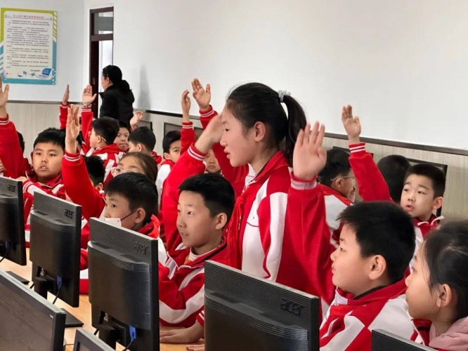 亚洲精品初高中久久自慰网站，探索教育新领域