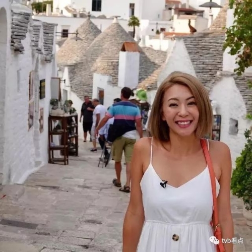 人妻AV在线，揭秘网络新风尚搬家工人当着老公的面