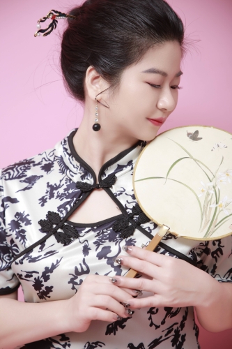 国产女人综合久久精品视，展现女性风采的多元魅力