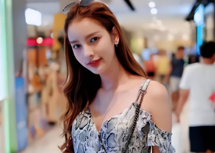 亚洲久热，揭秘人妖文化中的神秘人物