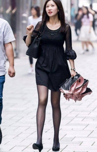 人妻装艳引热议，丝袜无码不卡在线秀